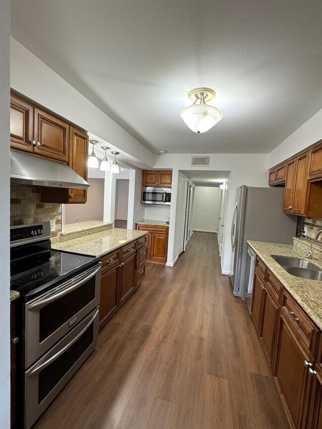 Building Photo - 12925 Trail Hollow Dr