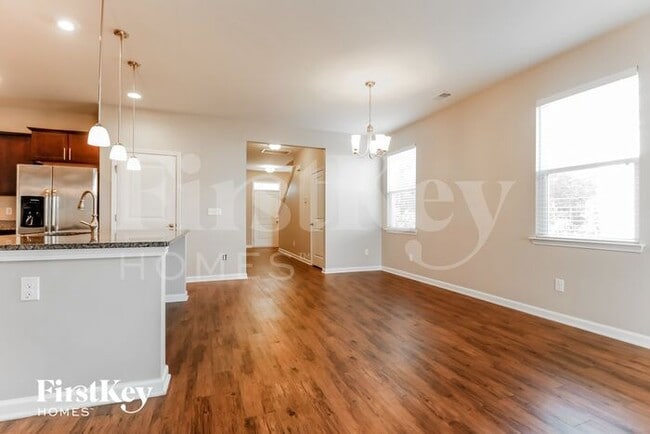 Building Photo - 4845 Hawkins Dr