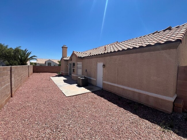 Building Photo - Desert Shores