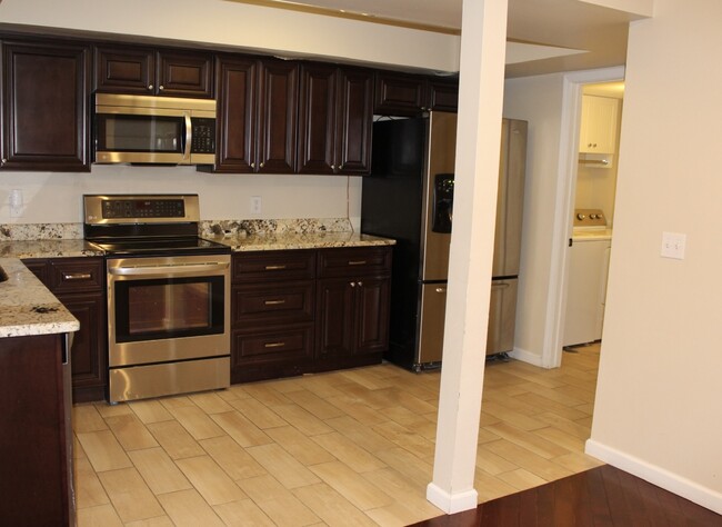Building Photo - 6626 Hearthside Ct