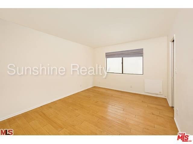 Foto del edificio - 11743 Darlington Ave