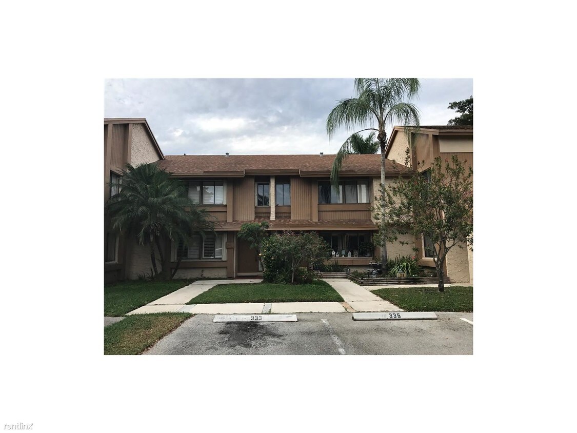 221 Wimbledon Lake Dr, Plantation, FL 33324 House for Rent in