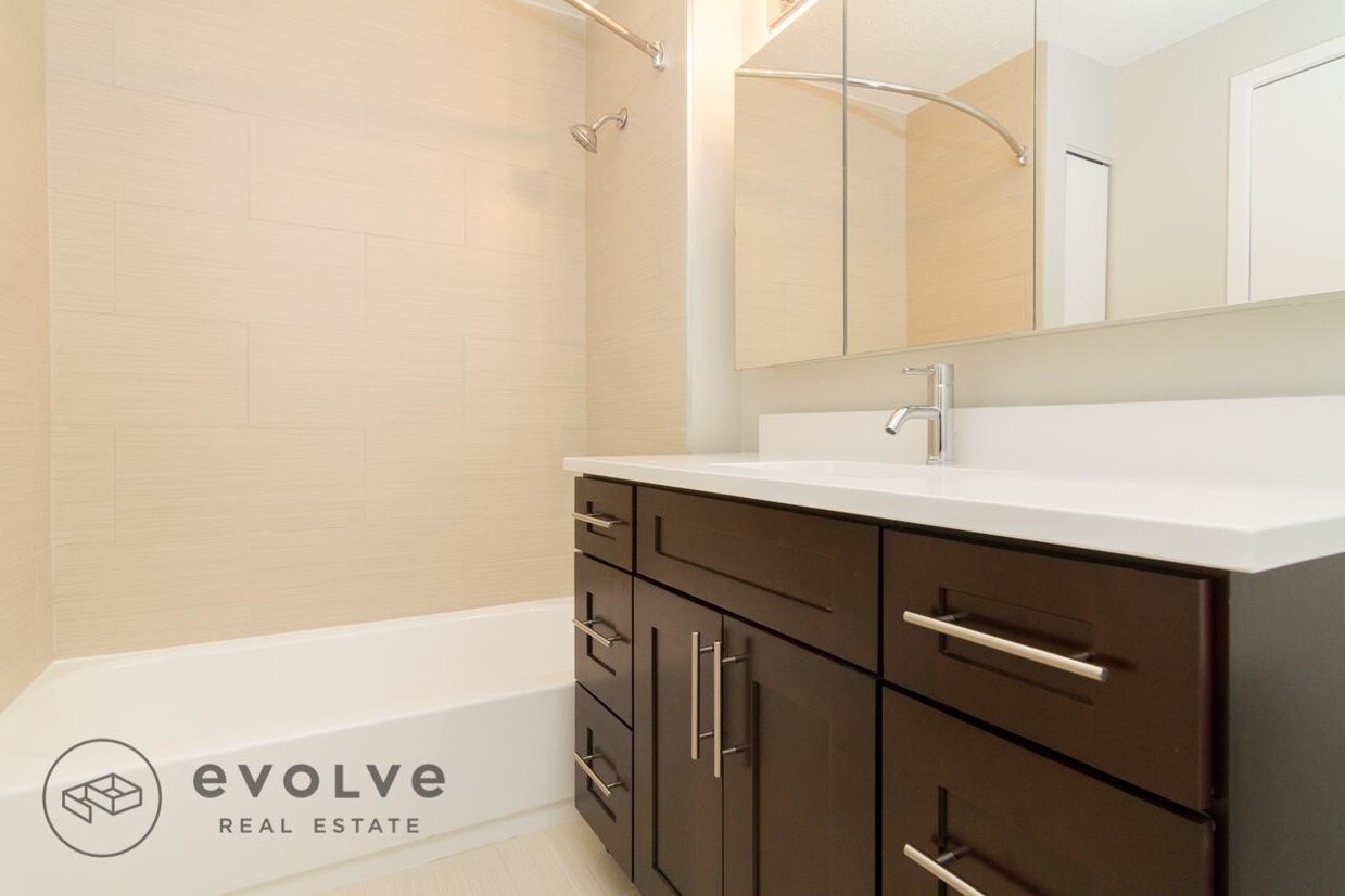 Primary Photo - 540 N State St