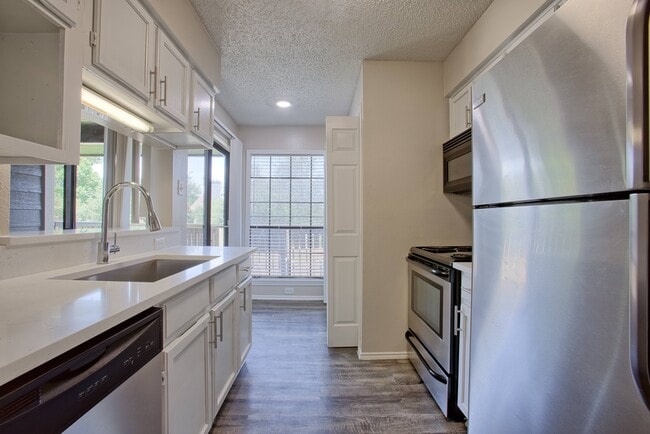 Building Photo - Summer Grove