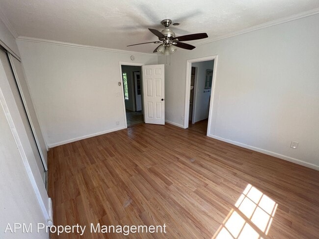 Building Photo - 4 br, 2.5 bath House - 130 E 77th St.