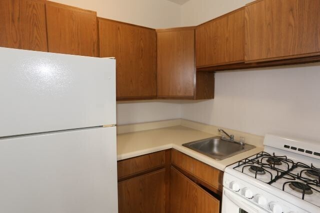 Foto del edificio - 711 W Belmont Ave