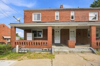 Building Photo - 2937-2939-2939 Freeland St