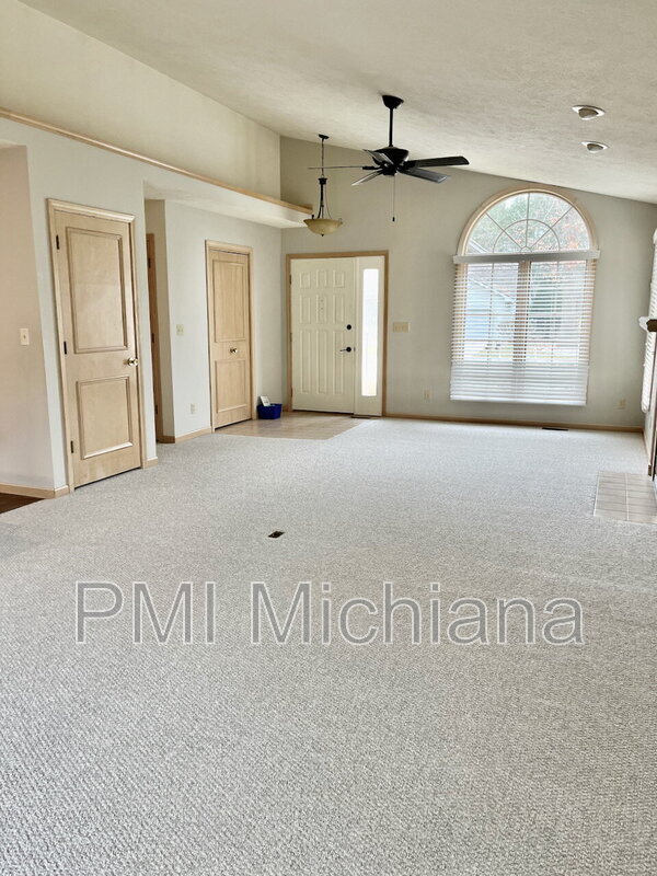 Foto del edificio - 1973 Creekbank Ln