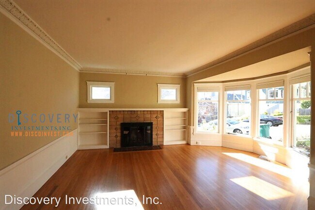 Building Photo - 2 br, 1.5 bath House - 3976 Greenwood Ave.