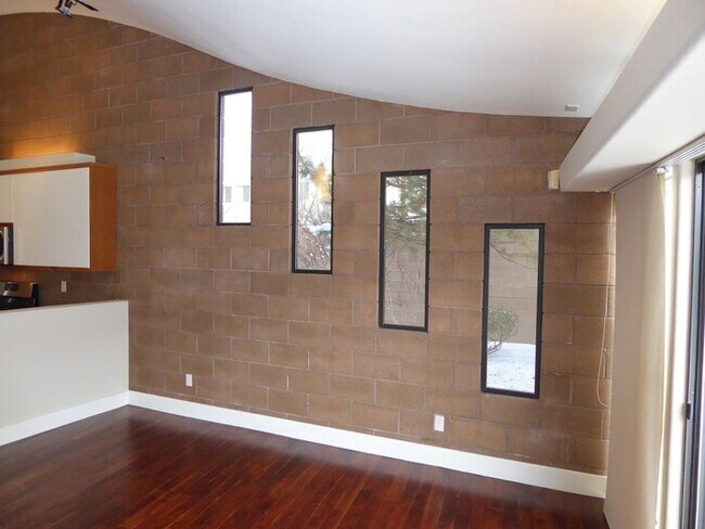 Building Photo - 4216 Bay Ct NE