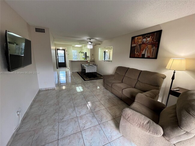 Foto del edificio - 2230 N Cypress Bend Dr