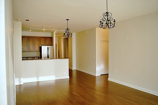 Building Photo - 1629 S Prairie Ave