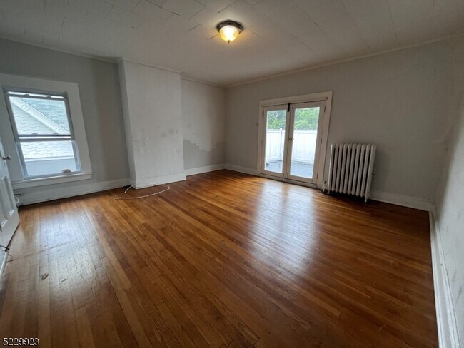 Building Photo - 921 Watchung Ave