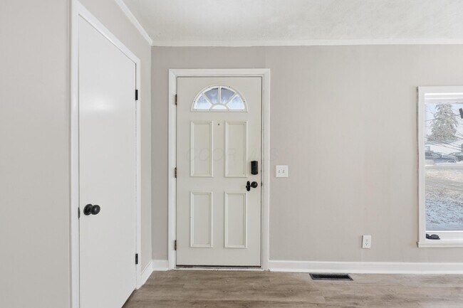 Foto del edificio - 566 E 10th St