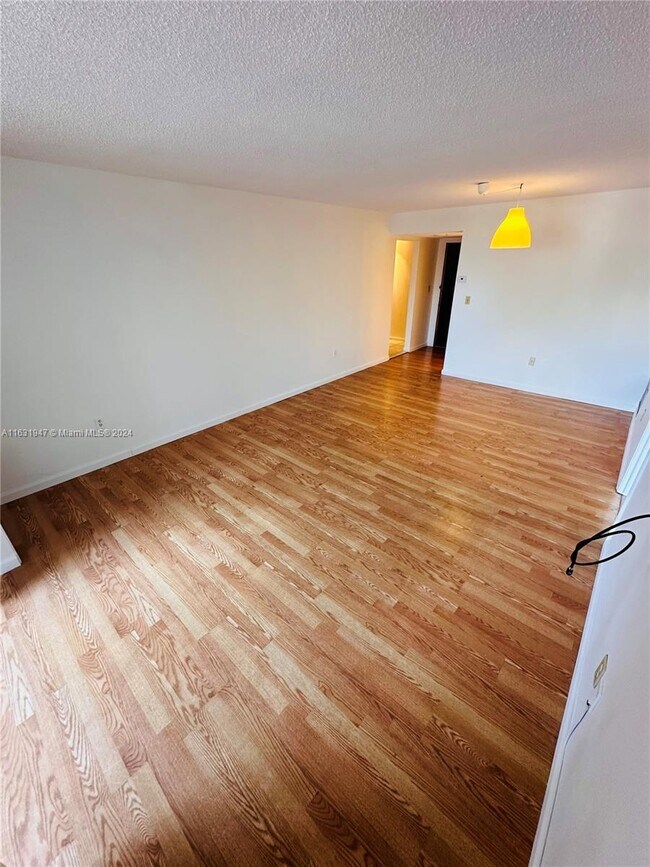 Foto del edificio - 1300 NE Miami Gardens Dr