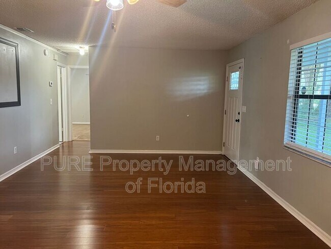 Foto del edificio - 70 Almond Rd