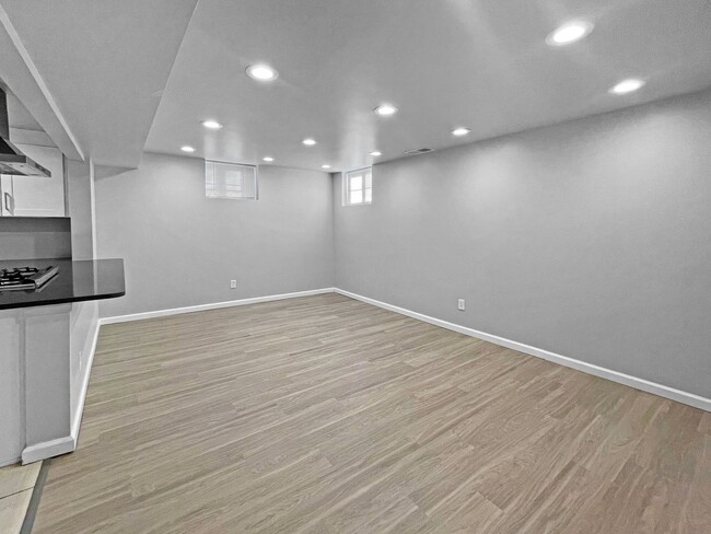 Building Photo - 2 BED, 1 BATH GARDEN LEVEL CONDO NEAR SLOA...