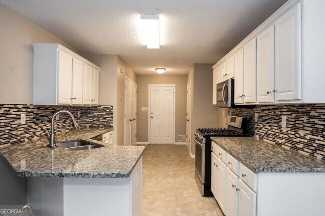 Building Photo - 300 Dailey's Plantation Dr