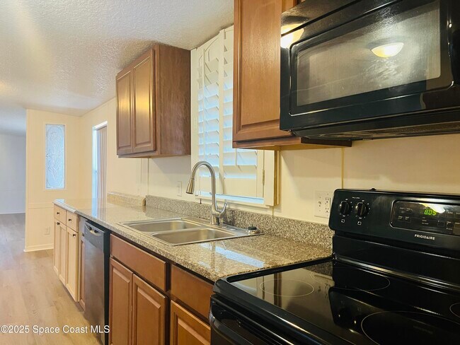 Foto del edificio - 1641 Ridge Dr