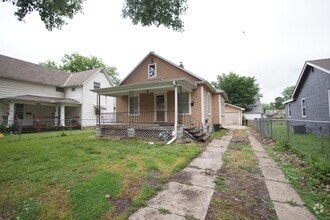 Building Photo - 518 NE Grattan St