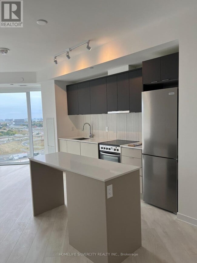 Building Photo - 8 Tippett Rd