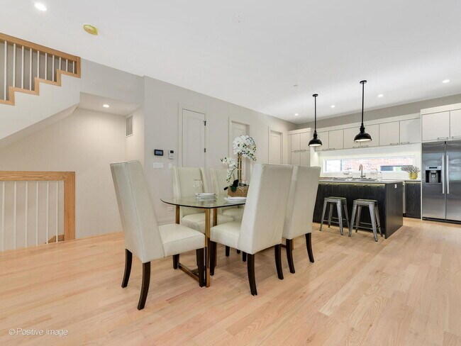 Foto del edificio - 2347 W Morse Ave