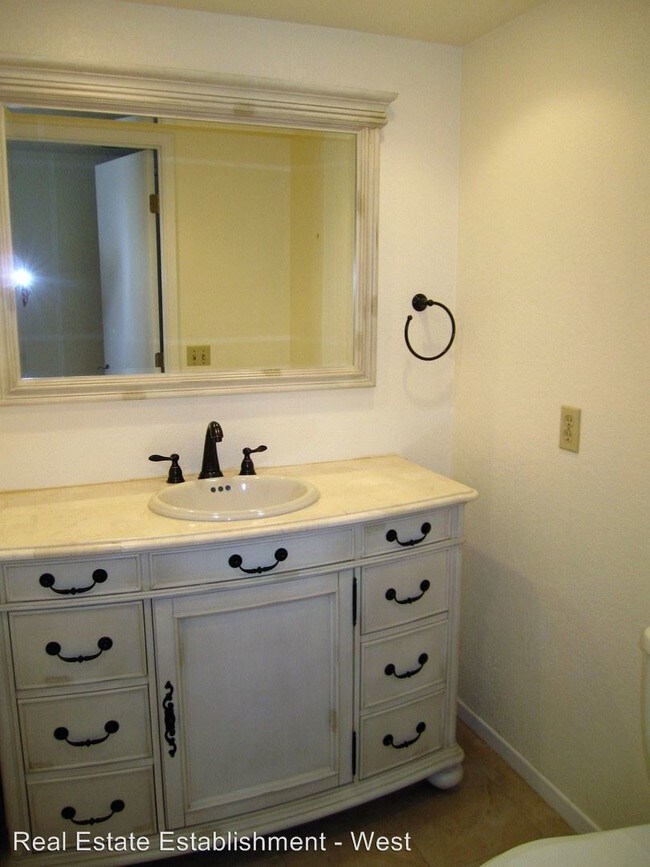 Foto del edificio - 13395 Taft St