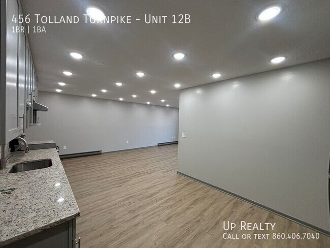 Foto del edificio - 456 Tolland Turnpike