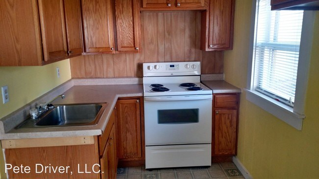 Building Photo - 1 br, 1 bath House - 702 South Gillette Ave