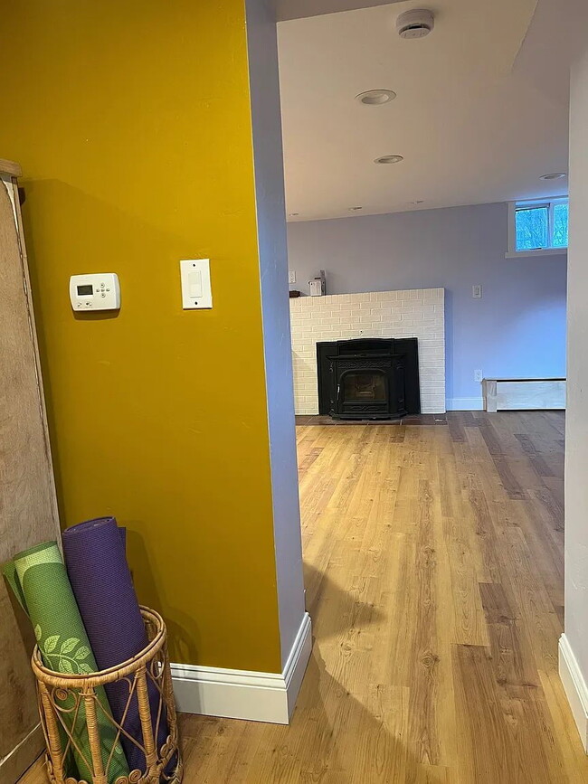 Building Photo - Furnished 1BR/1BA Basement Unit in Lakewood - Private Entrance, Kitchenette, Shared Yard & Laundry