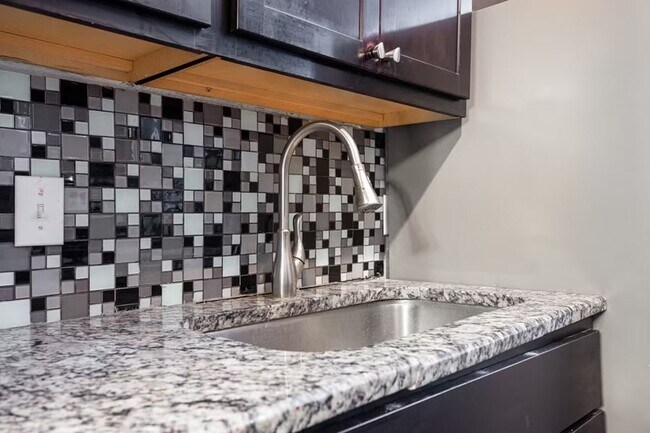 Foto del edificio - 5414 Reiger Ave