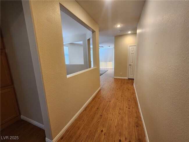 Foto del edificio - 6229 Majestic Hills Ave