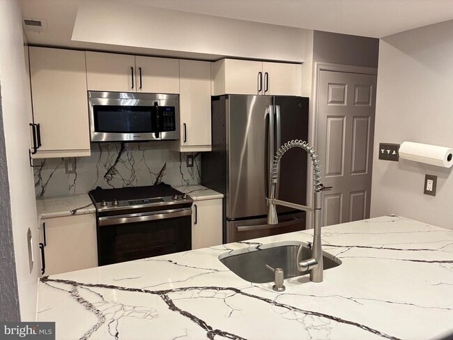 Building Photo - 213 Park Pl Dr