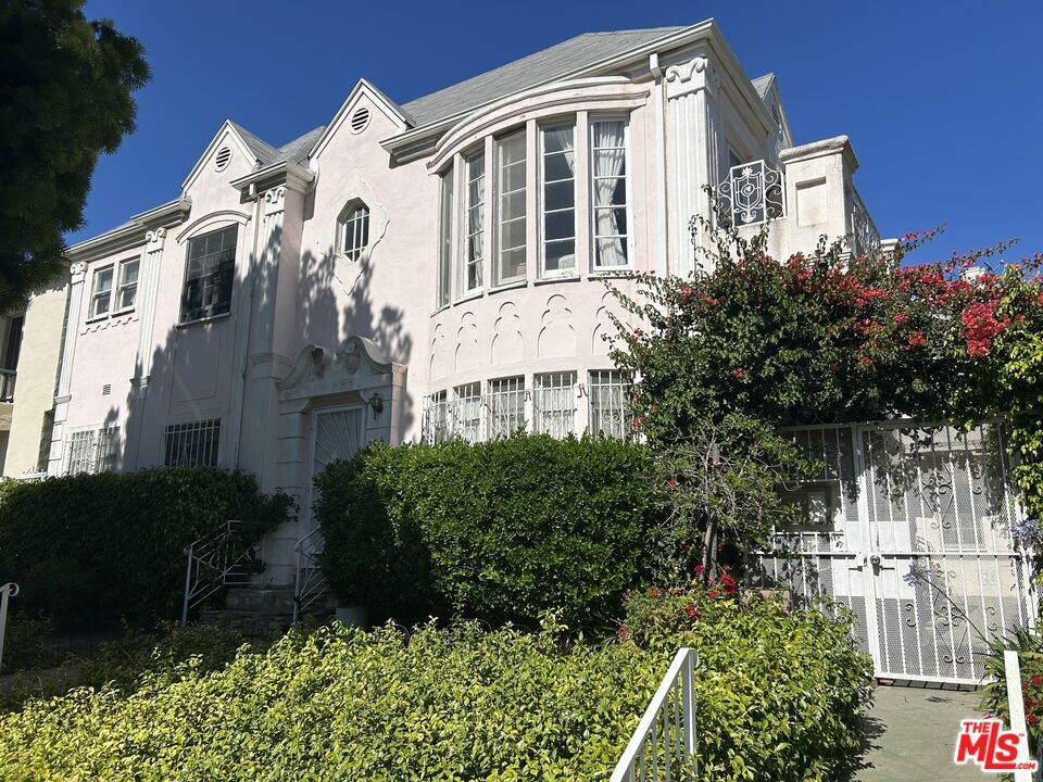 Primary Photo - 244 S Lasky Dr