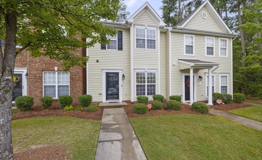 Primary Photo - 28 Sharpstone Ln