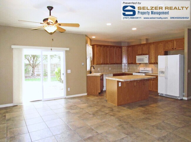 Building Photo - Roomy & fully equipped 3+ bd. home in West...