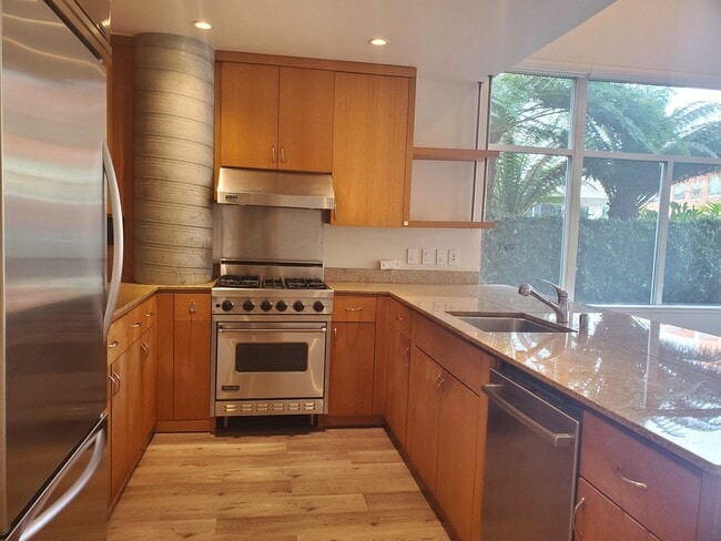 Foto del edificio - 5855 Horton St