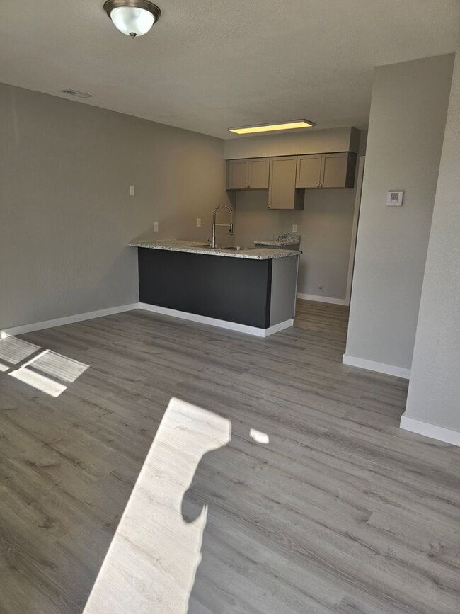 Foto del edificio - 1 Bedroom 1 Bathroom Apartment!