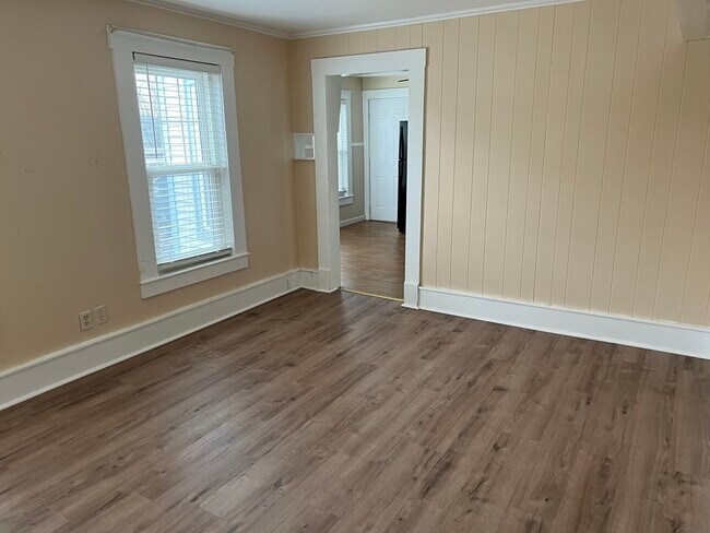 Building Photo - 102 Lilley Ave