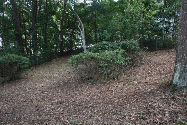 Building Photo - 169 Fairway Dr