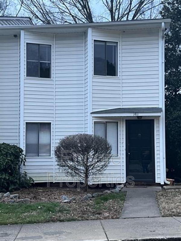 Primary Photo - 1411 Foxwood Dr