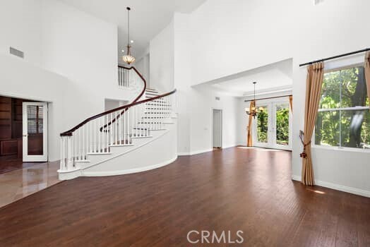 Building Photo - 6 Sovente