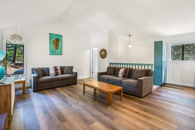 Building Photo - Bright 2 bedroom in Incline Village!