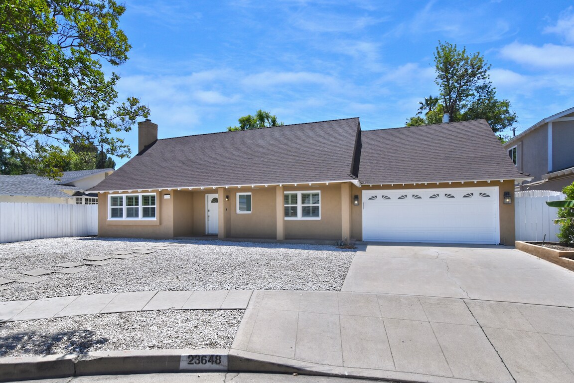 Foto principal - 23648 Emelita St