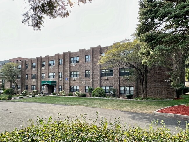 Building Photo - 432 Elm Pl