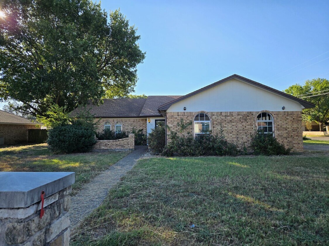 Foto principal - 3/2 Hewitt Home