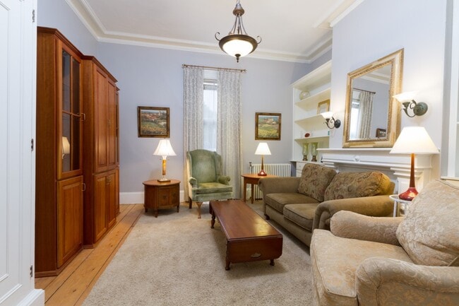 Building Photo - 95 Coggeshall Ave