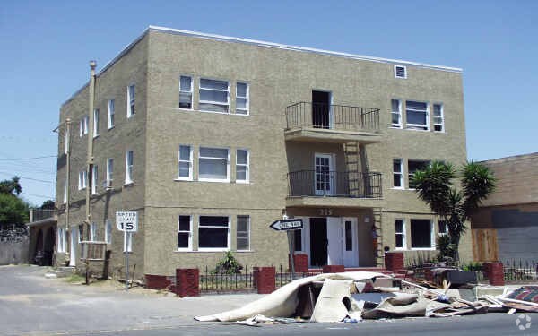 Primary Photo - 215 H St