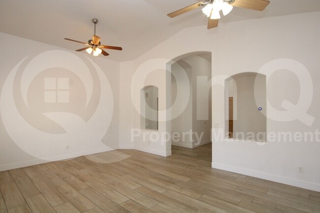 Building Photo - 1673 E Wildhorse Pl
