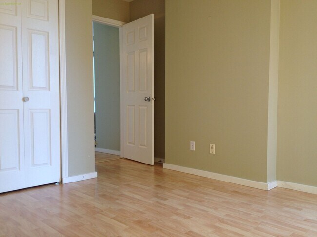 Photo du bâtiment - 811-1811 Helmcken St